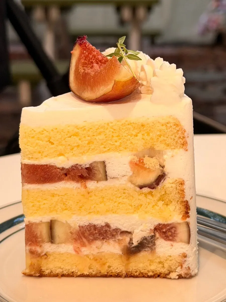 Cross-section of the cake showing layers of fig