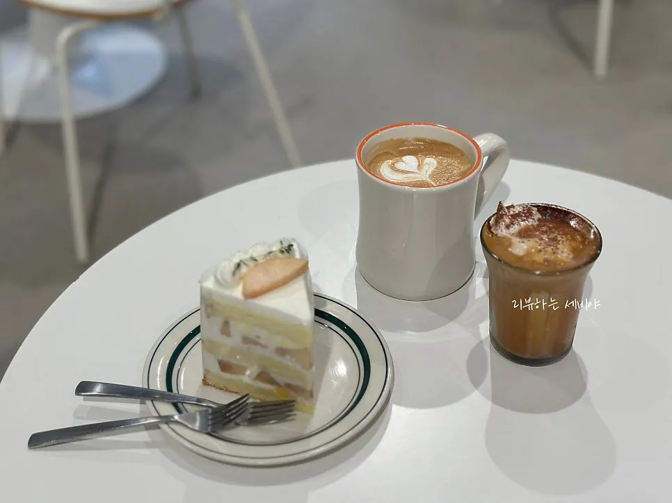 Plated slice of pure milk cake at Cafe Imchori