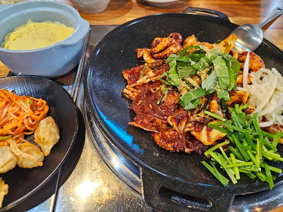 Table starting on wheat-flour tteokbokki