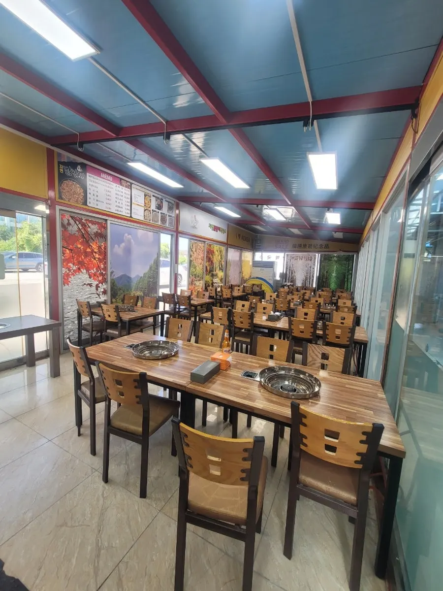 Spacious indoor seating at Jayeon Dakgalbi
