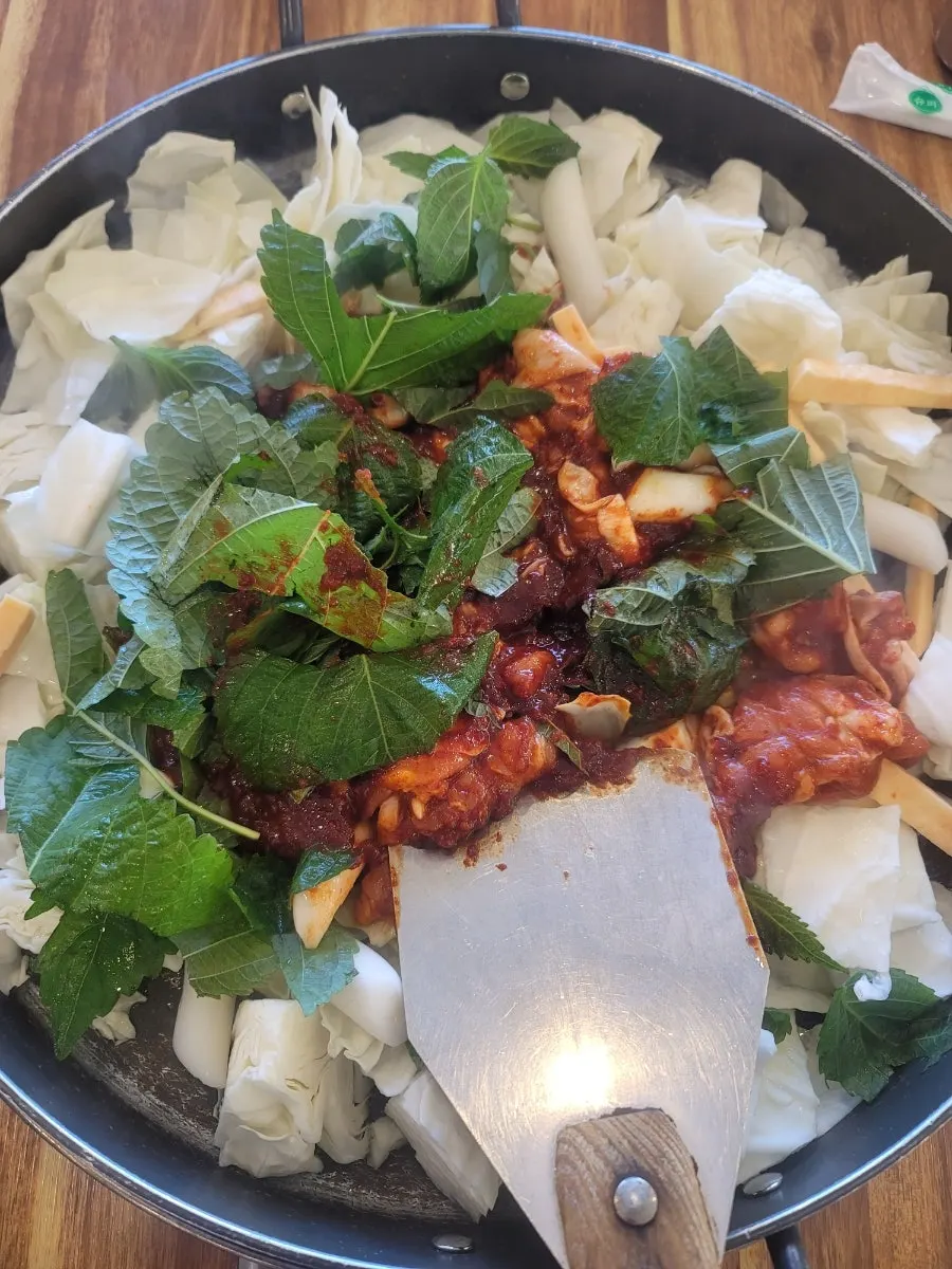 Hot-plate dakgalbi piled with cabbage and vegetables