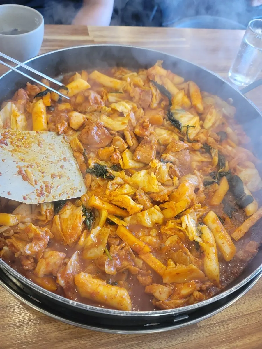 Table scene while eating at Jayeon Dakgalbi