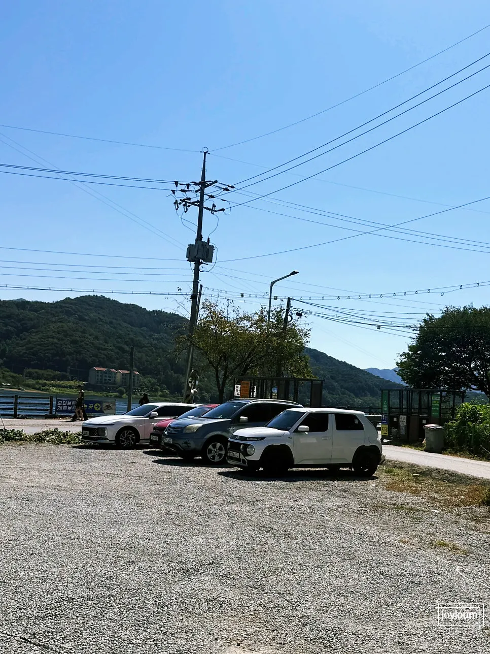 チャヨンタッカルビ店前の広い無料駐車場