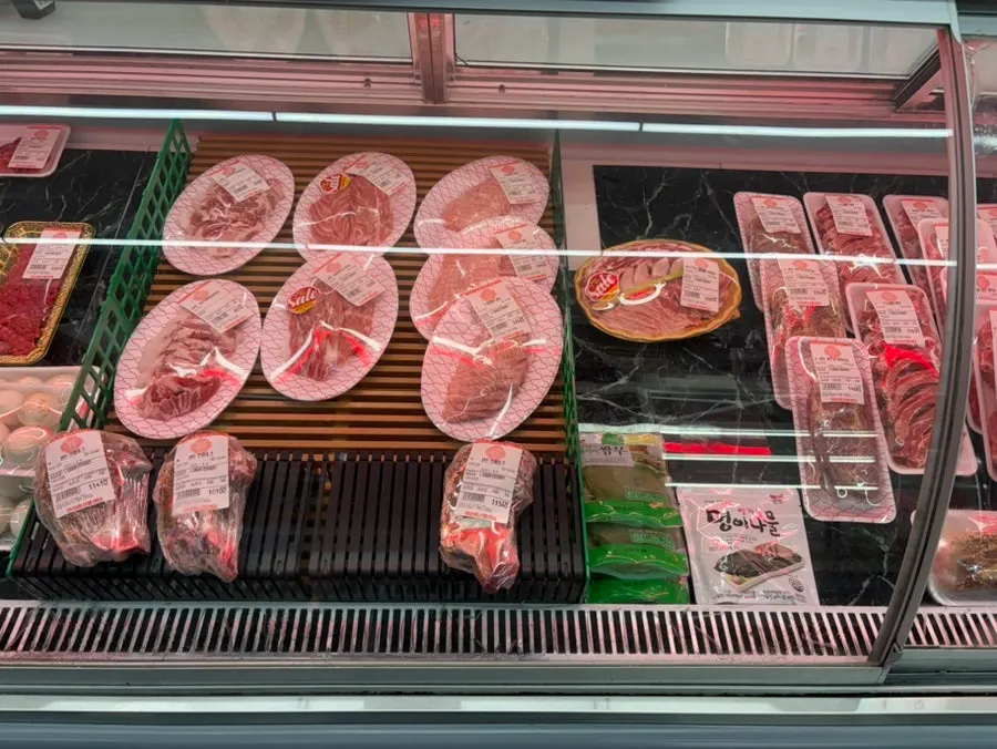 Salt and sauces included with a meat purchase