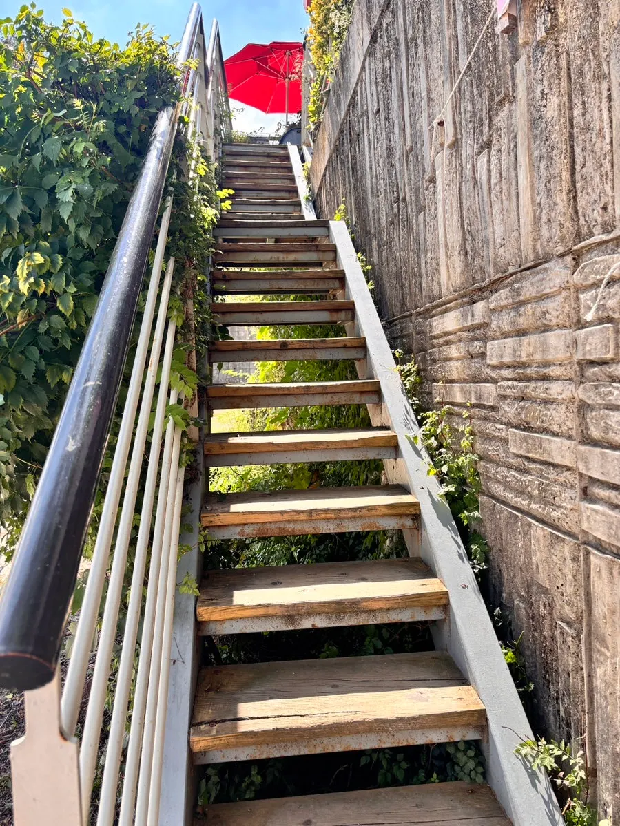 Jayeon Dakgalbi entrance with stairs
