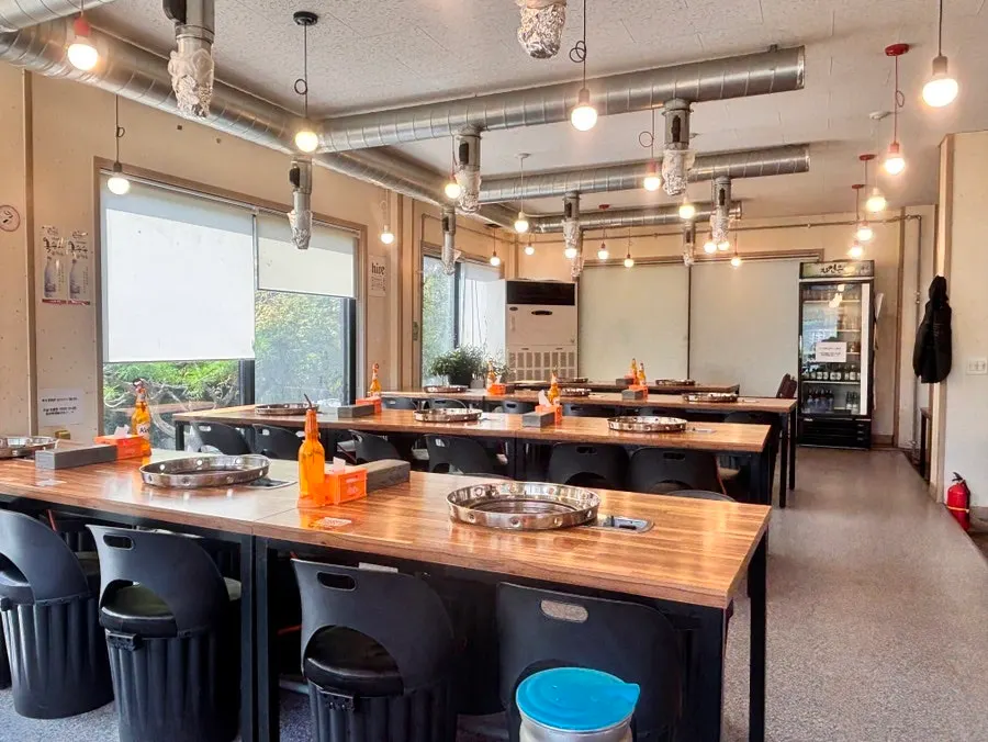 Spacious dining hall at Jayeon Dakgalbi