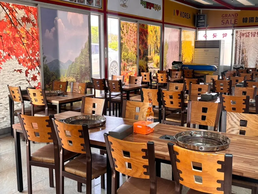 Group seating area inside Jayeon Dakgalbi
