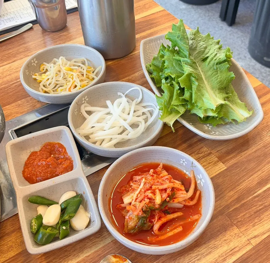Basic side dish spread of lettuce, kimchi, and more at Jayeon Dakgalbi