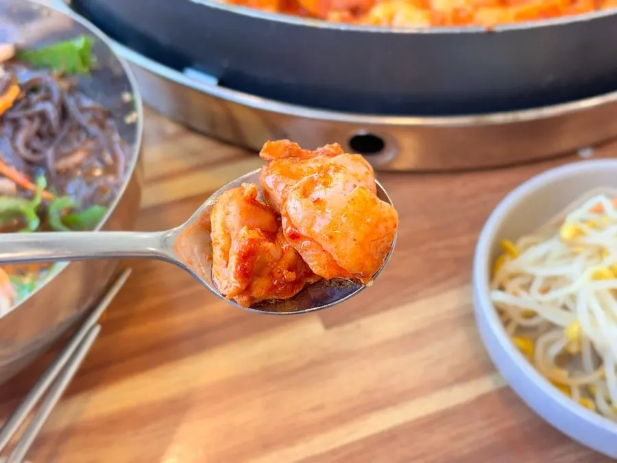 Hot-plate dakgalbi loaded with cabbage