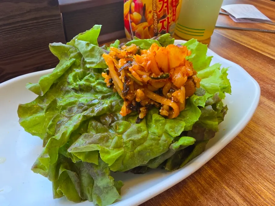 Arroz frito con huevas voladoras y queso