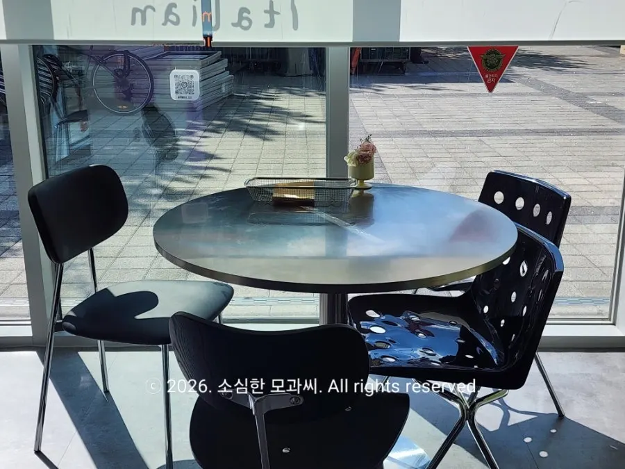 가평 4계절 컨셉이 담긴 피놀리 실내 분위기