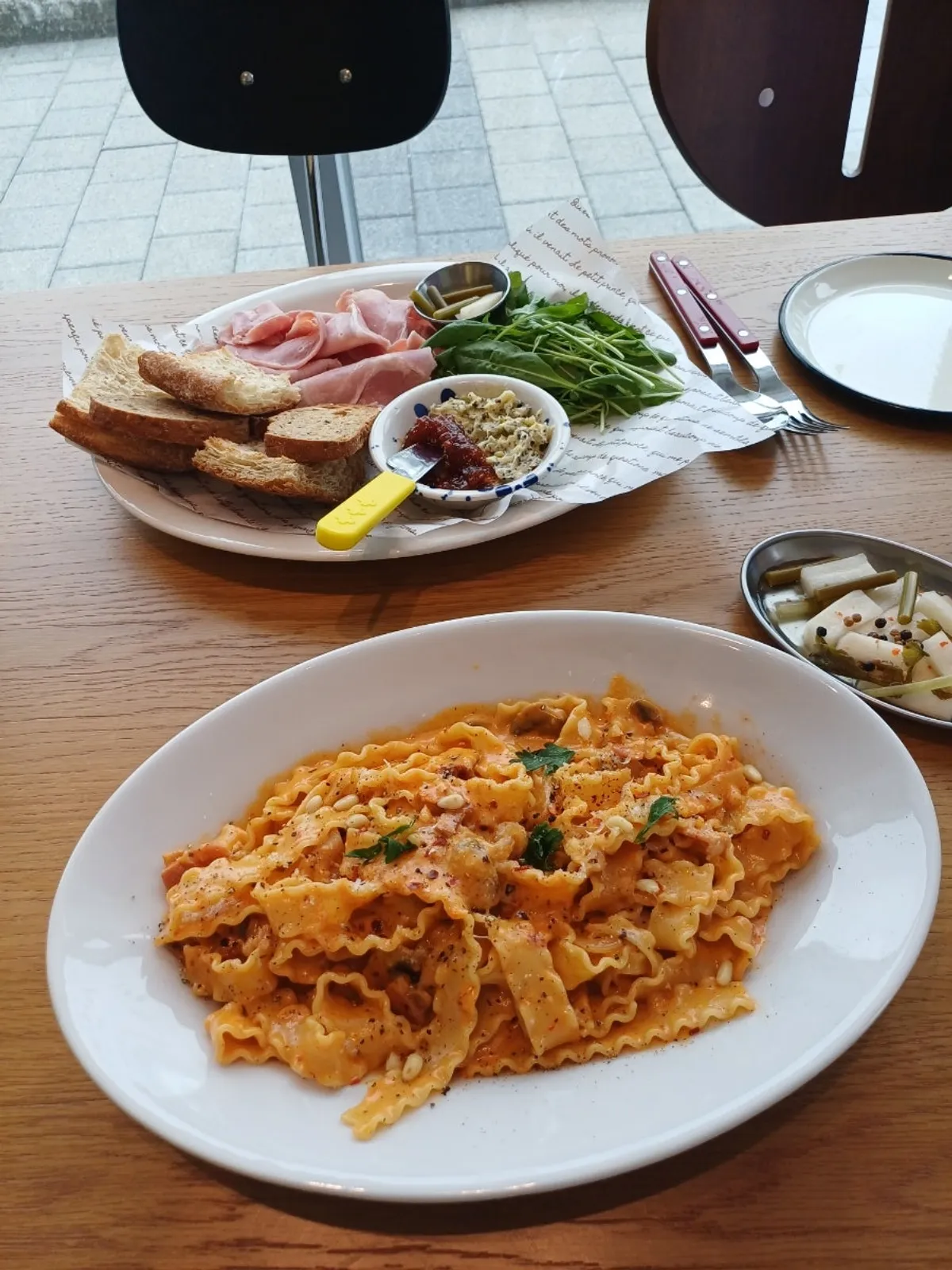 Featured photo introducing a visit to Pinoli