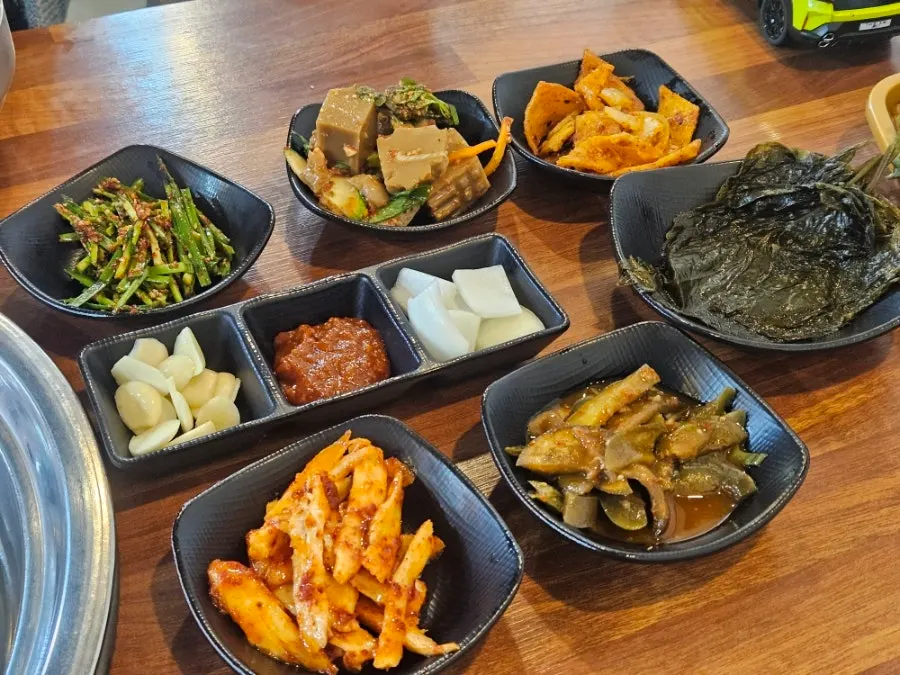 다미설악숯불닭갈비 밑반찬 한 상