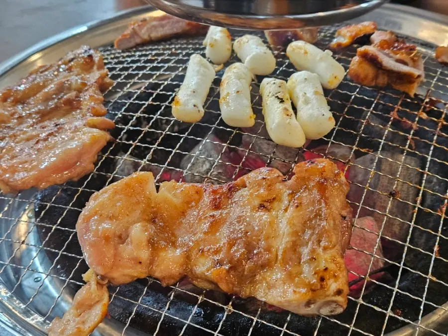 고기 나오기 전 세팅된 테이블