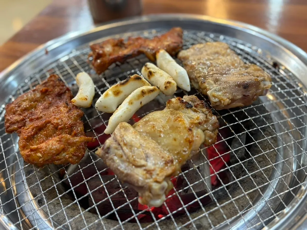 Half-and-half dakgalbi grilling over charcoal