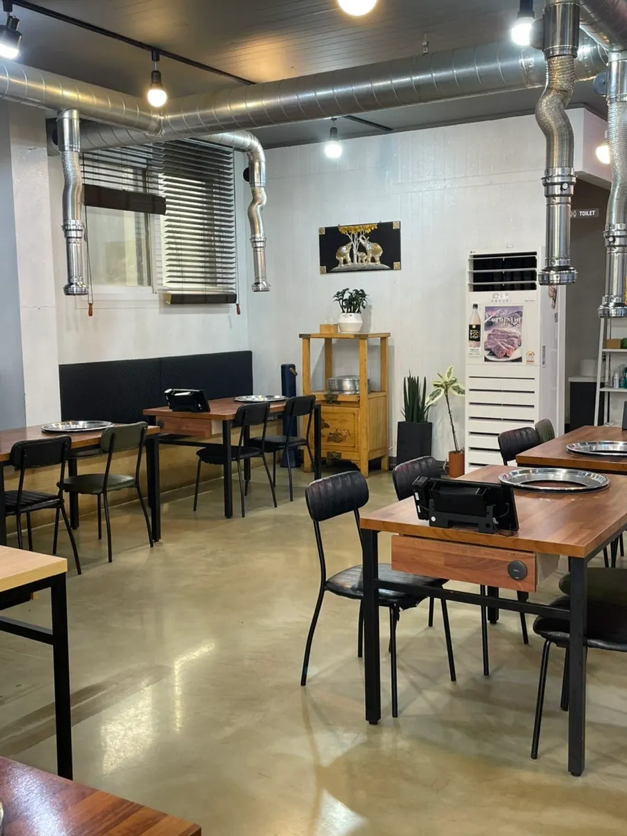 Area around the entrance of Dami Seorak Charcoal-grilled Dakgalbi