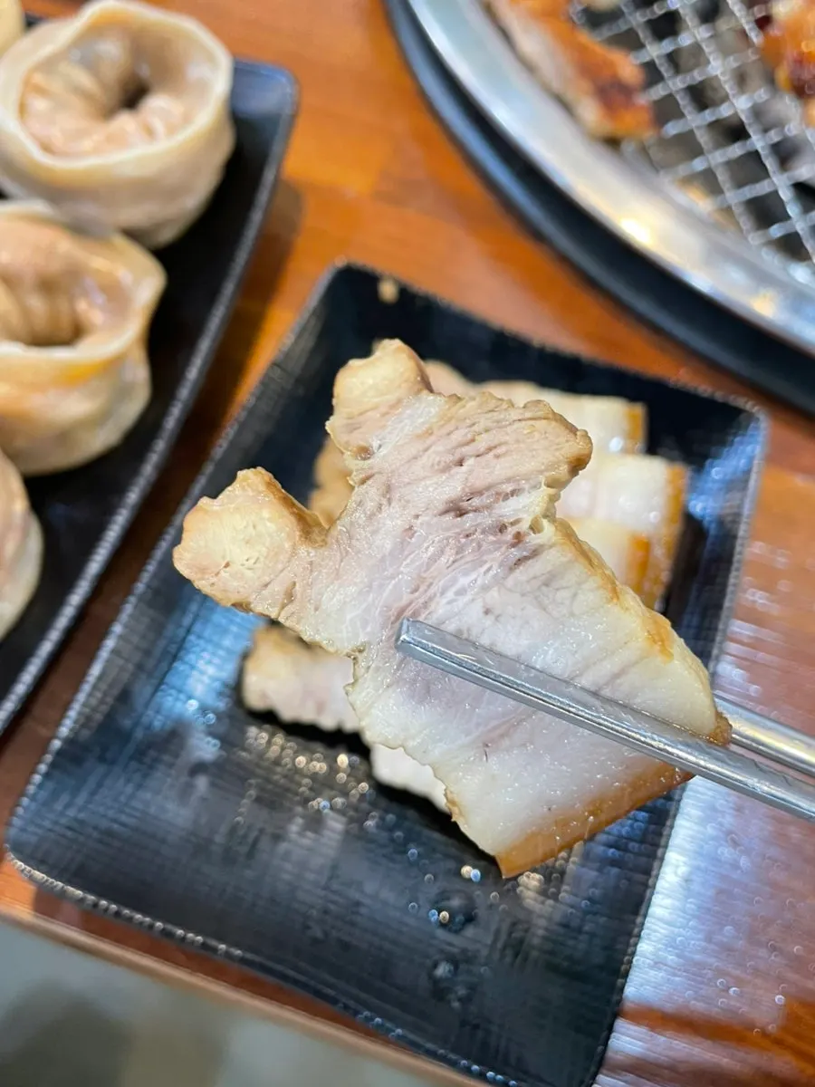 Makguksu set with cold noodles and boiled pork