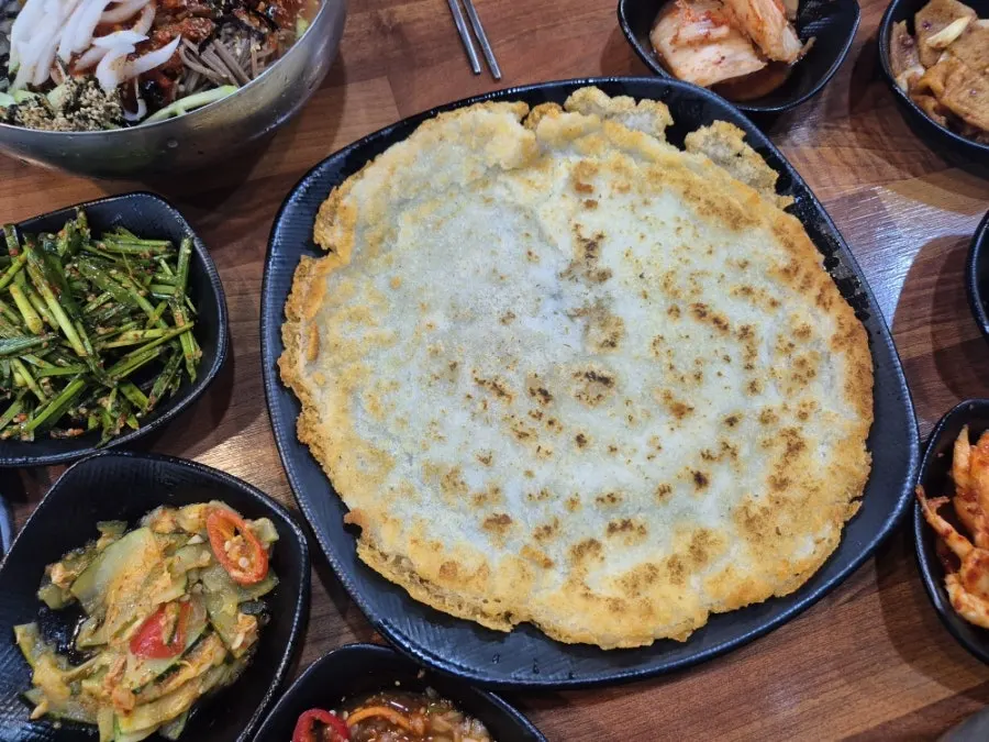 Table set with makguksu and gamjajeon together