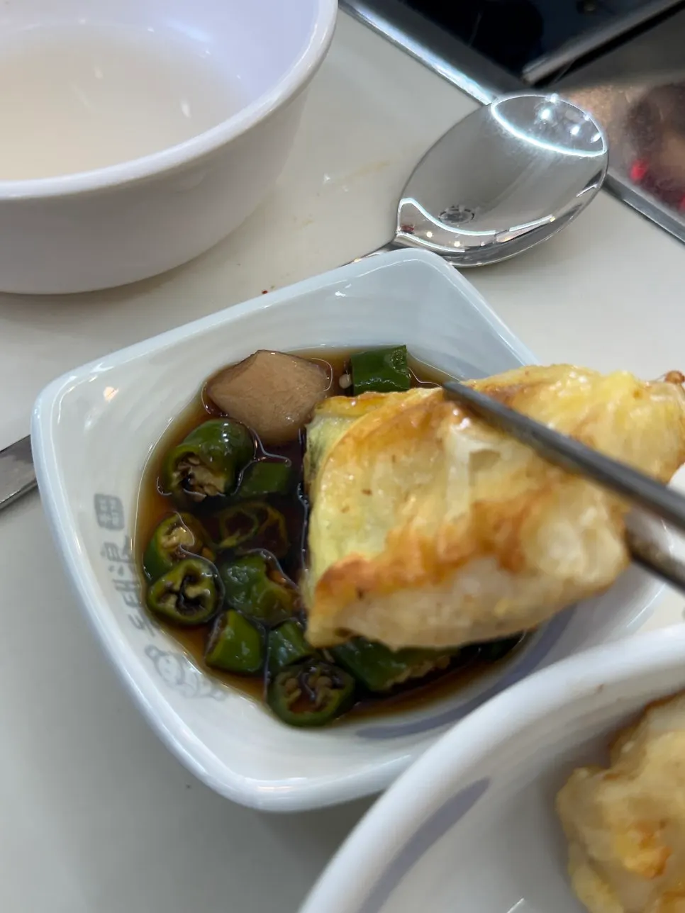 Caldo de dongtaetang con hueva y menudencias