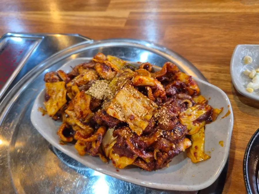 먼저 나온 직화불쭈삼 한 접시