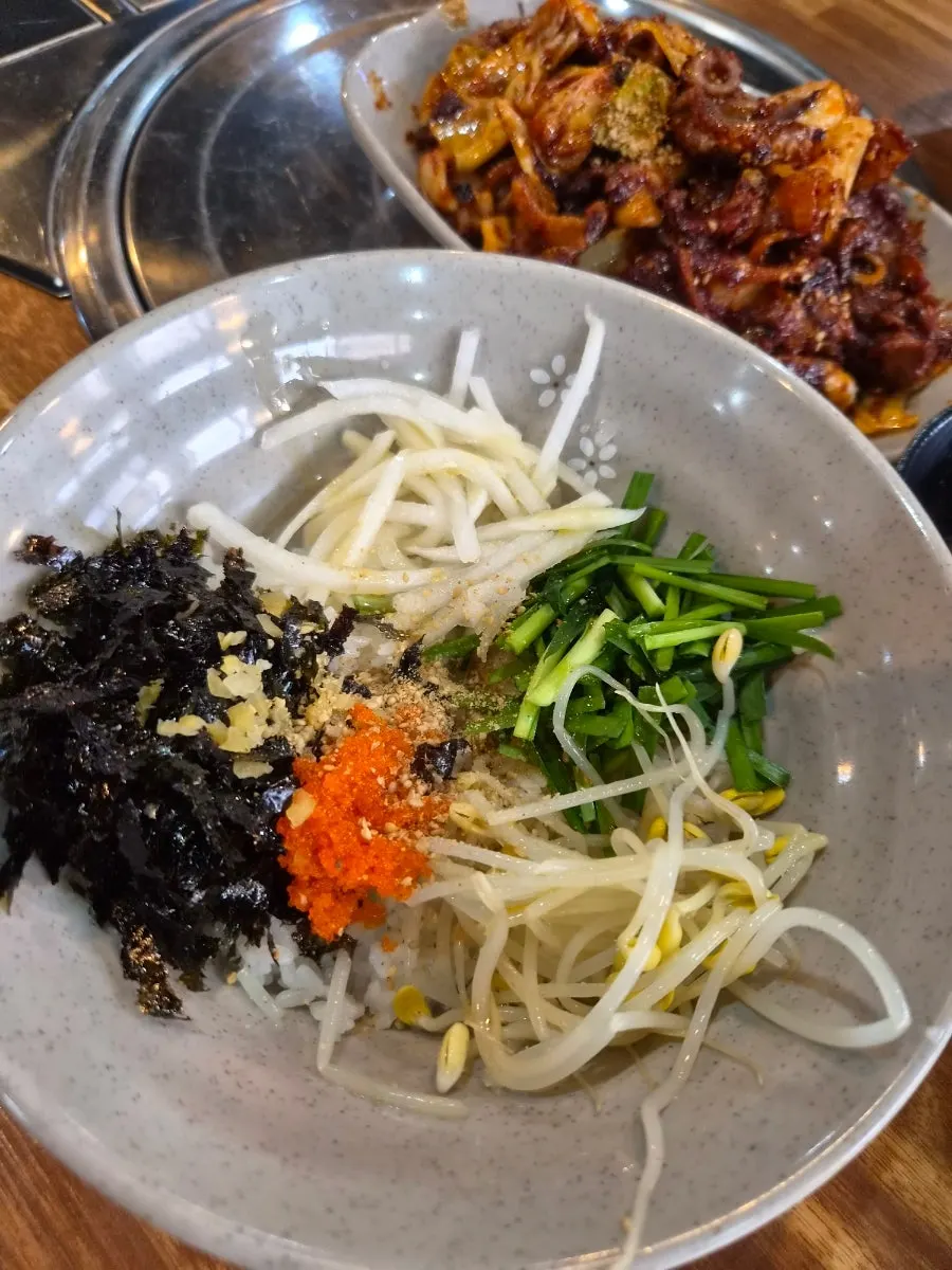 따로 나온 채소 덮밥