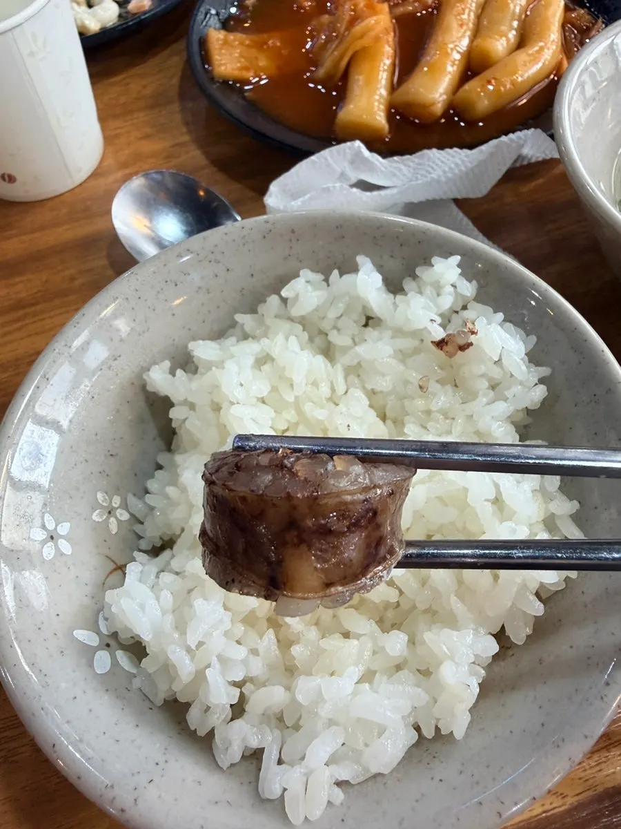 Plate of sundae served alongside tteokbokki