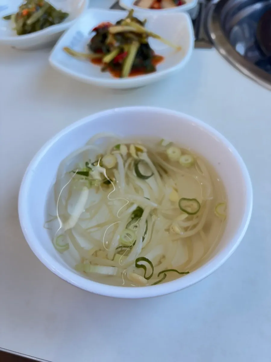 주문 후 먼저 나온 기본 밑반찬