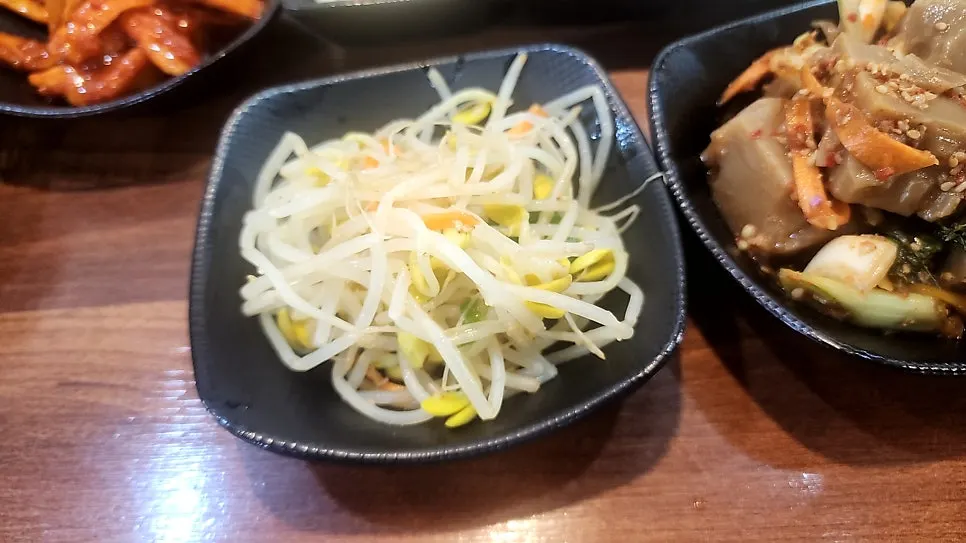 점심특선에 함께 나온 보쌈 고기