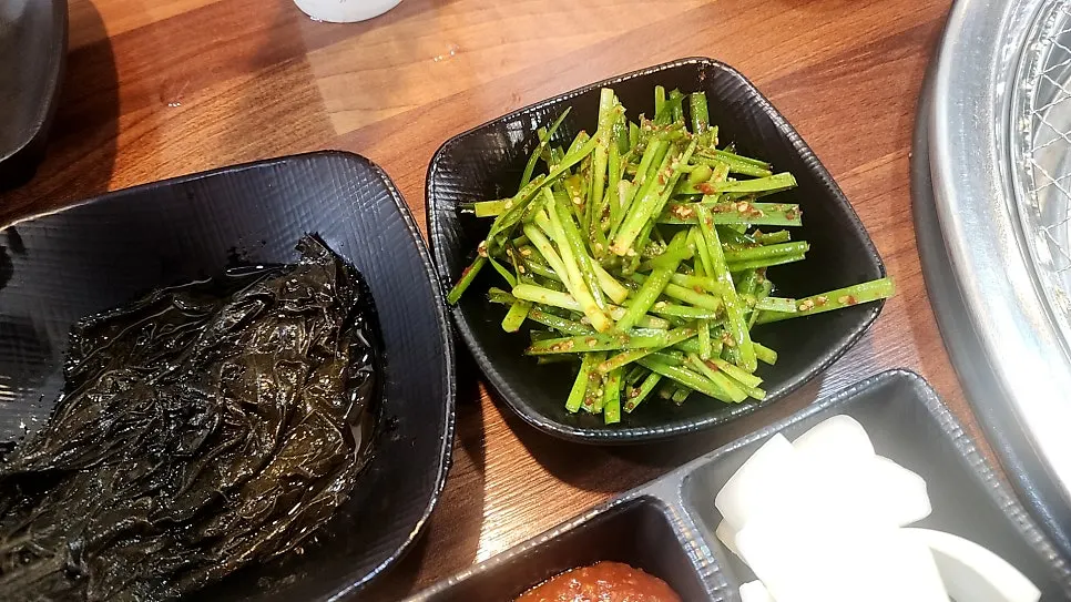 막국수 면에 싸 먹는 보쌈 조합