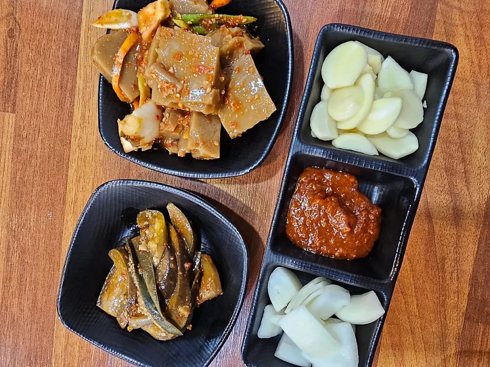 Side dishes: stir-fried eggplant, seasoned chives, and stir-fried fish cake