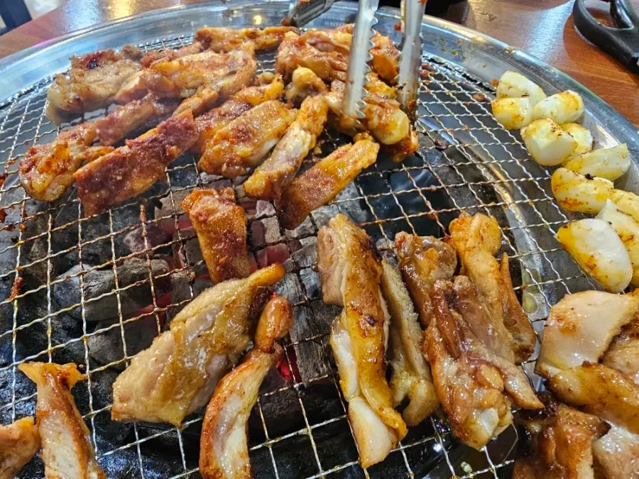 Grill pan and side dish bowls nearly emptied