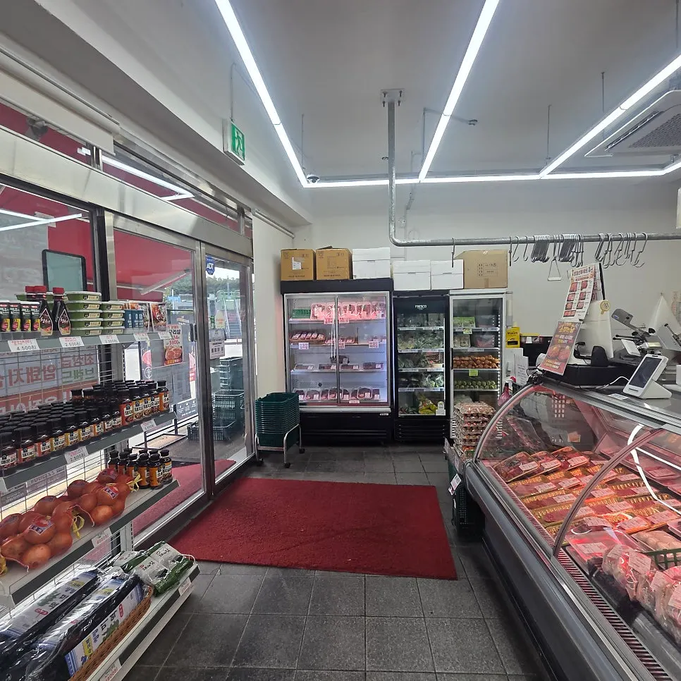 Clean interior of Ari Chuksan