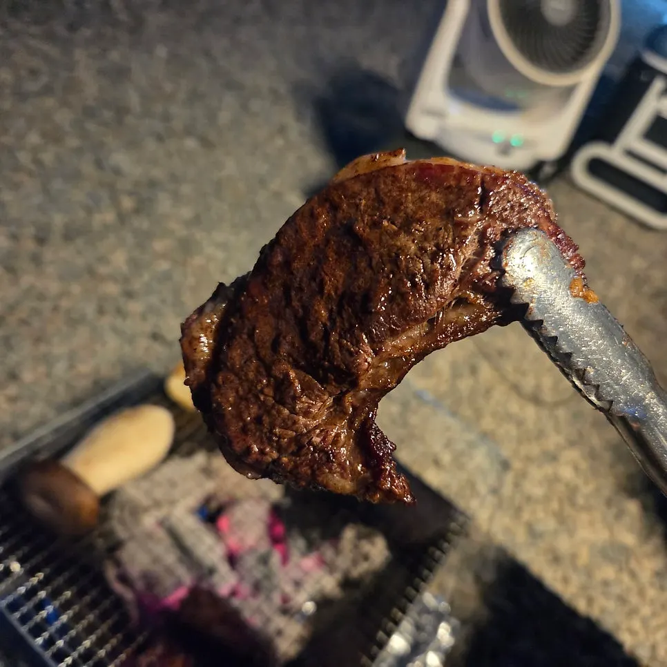 Beef at a suitable thickness for charcoal grilling