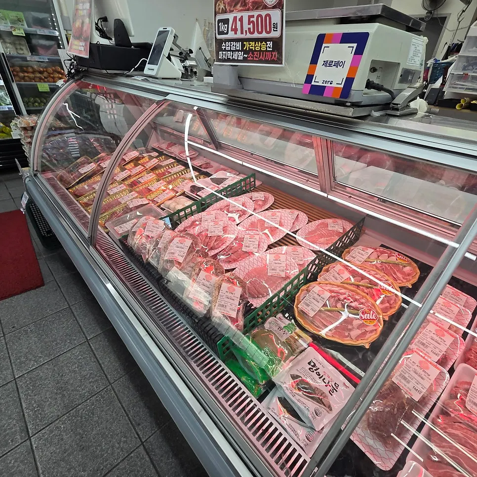 Choosing meat at Ari Chuksan before a Gapyeong trip