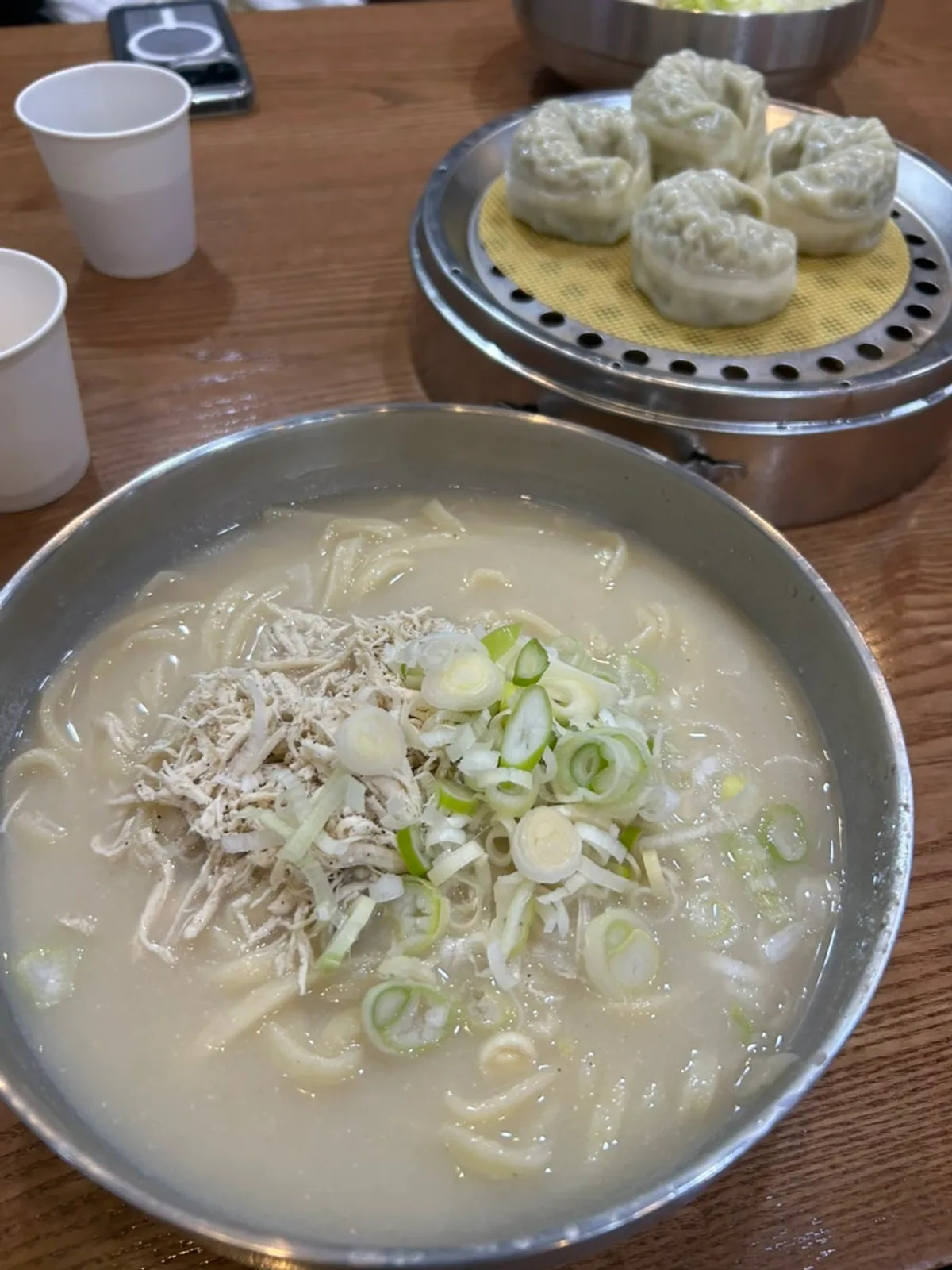 Hanyang Dak Kalguksu visited on a rainy day in Garak-dong
