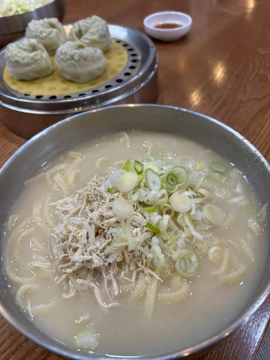 Surroundings of the Hanyang Dak Kalguksu restaurant