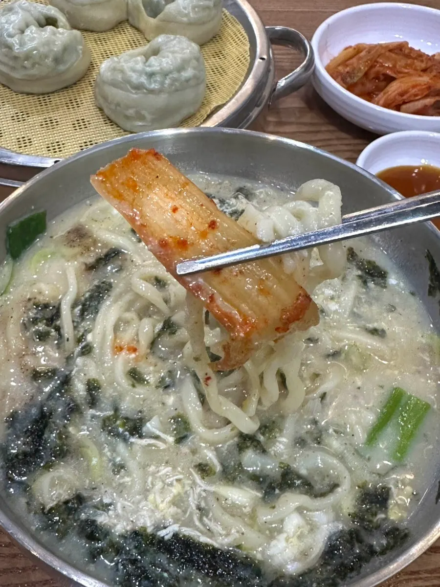 김고명이 넉넉한 닭칼국수
