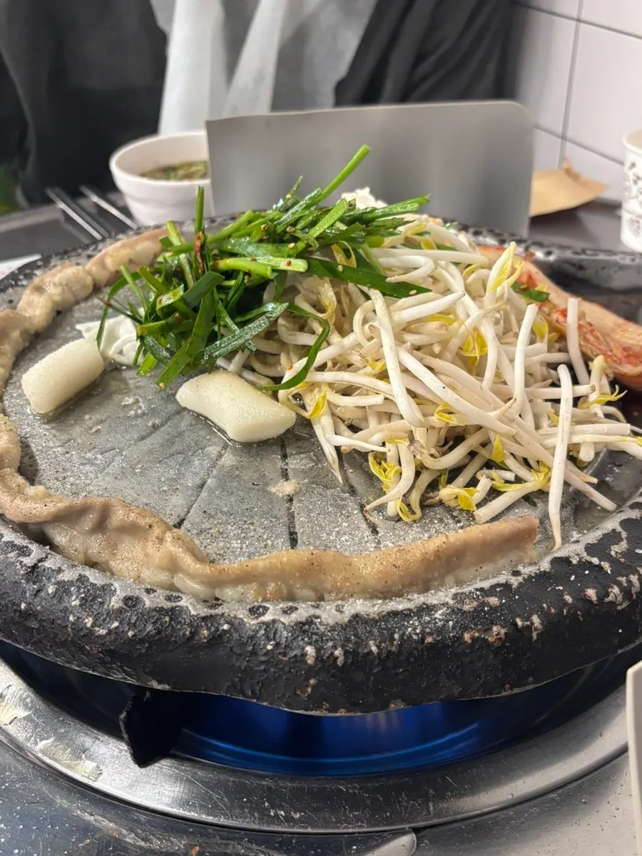 곱창 추가 주문 후 새로 교체된 불판