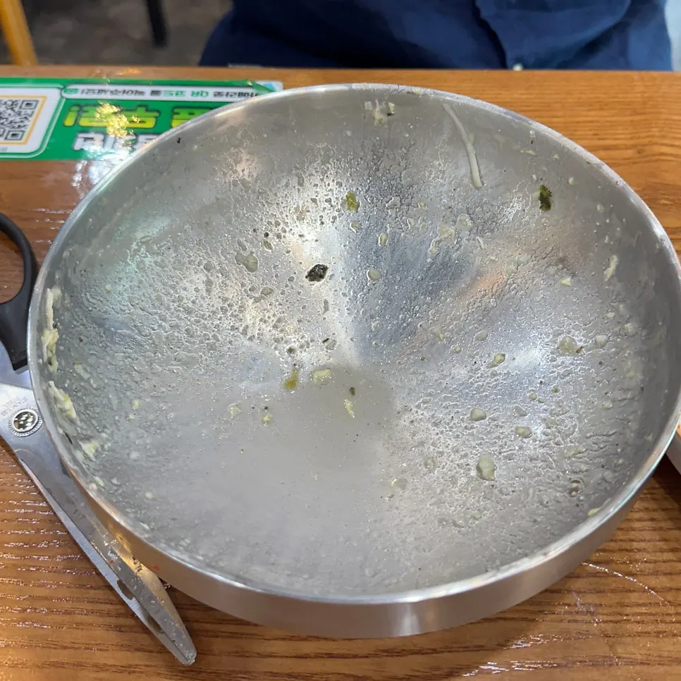 칼국수와 곁들인 수육 한 접시