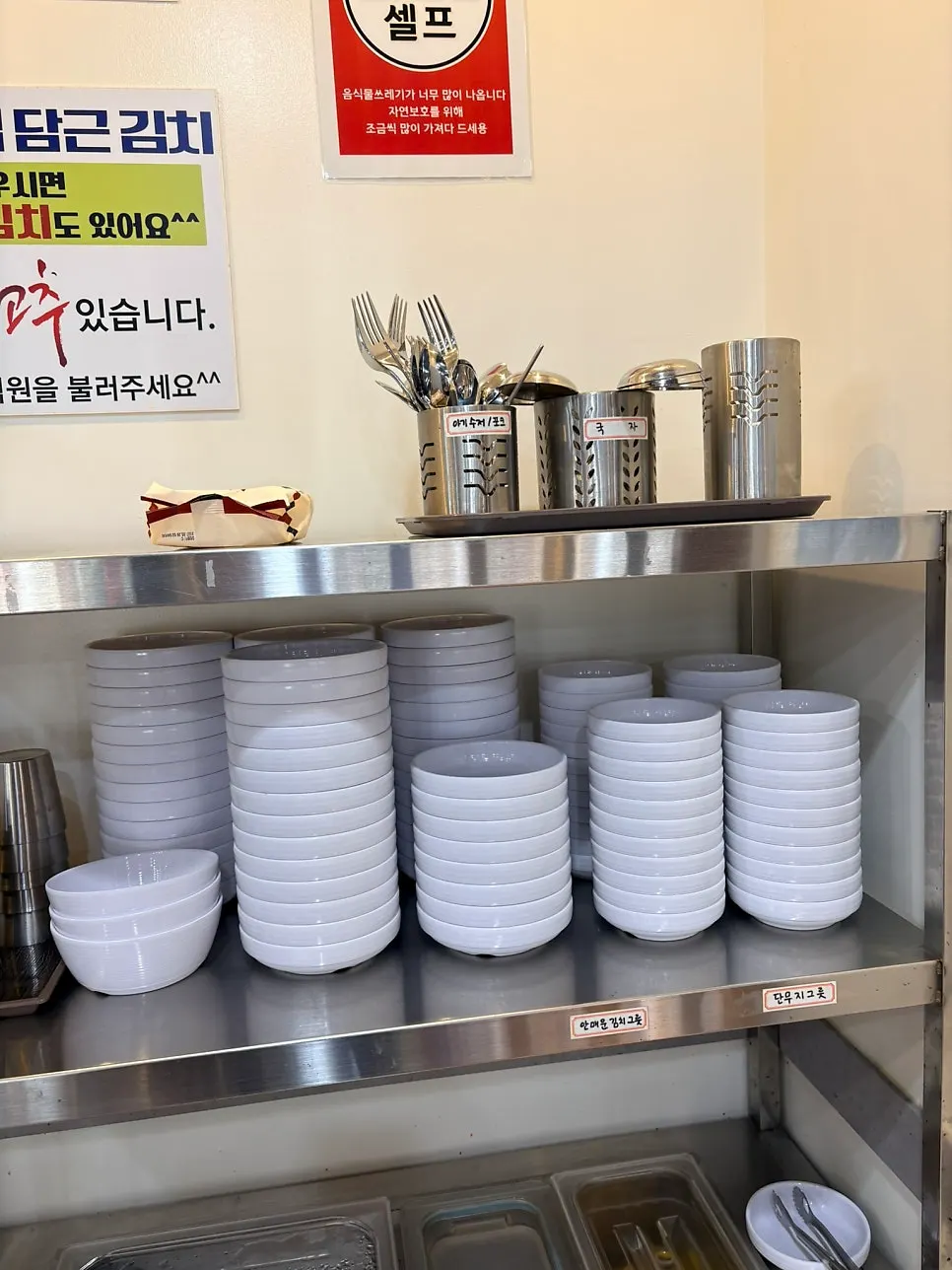 Extra kimchi containers at the self-serve bar