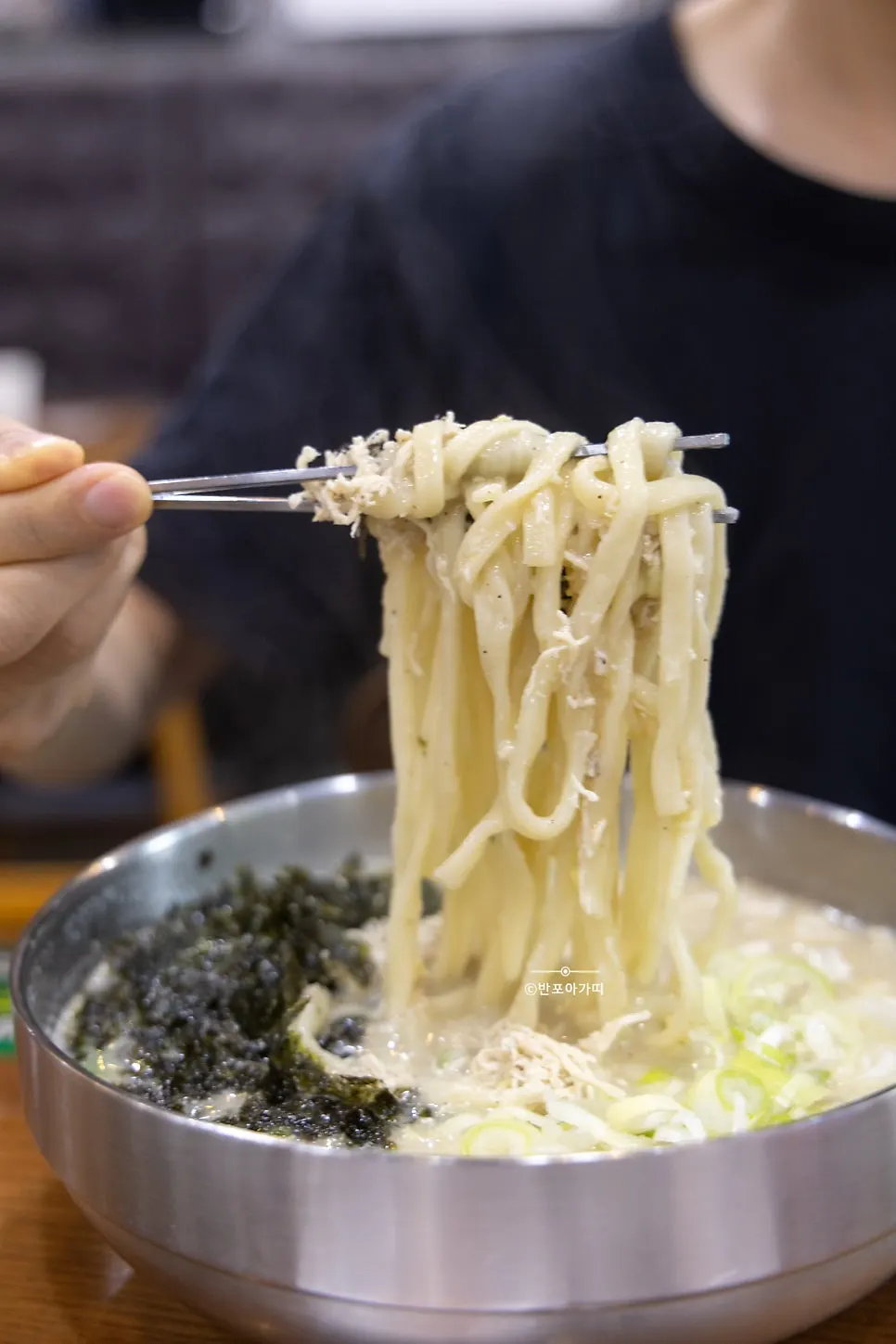 Hanyang Dak Kalguksu vertical preview photo