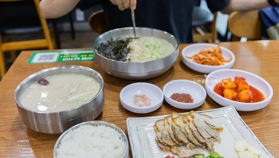 A bowl of Hanyang Dak Kalguksu