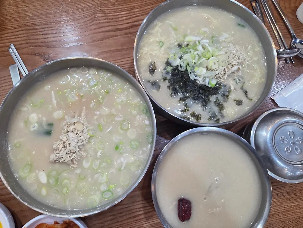 한양닭칼국수, 매운닭칼국수, 닭곰탕 세 그릇 상차림