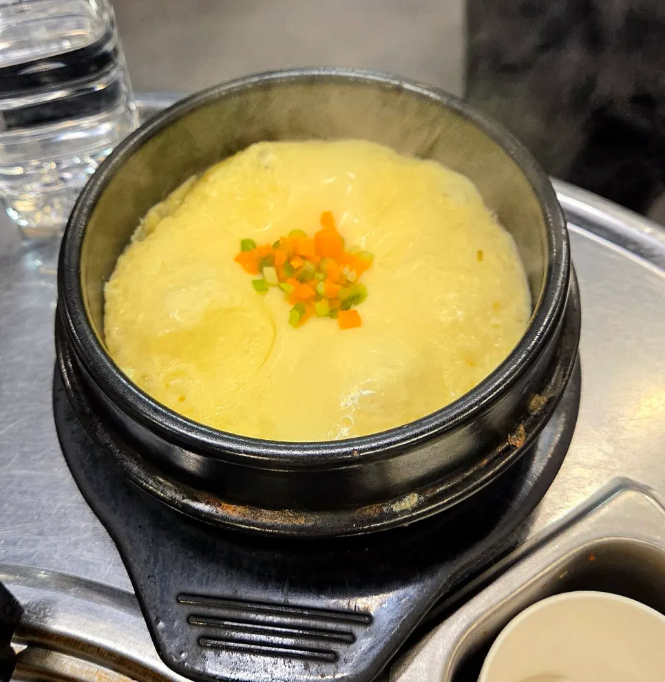 Minari sauce mixed with garlic