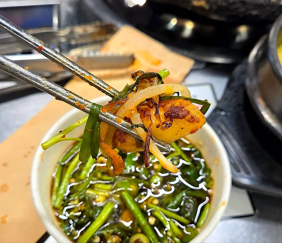 Gopchang dipped in minari sauce