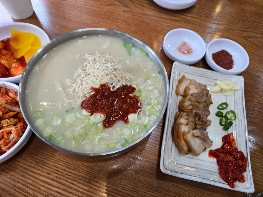 Double-portion spicy chicken kalguksu with scallion topping