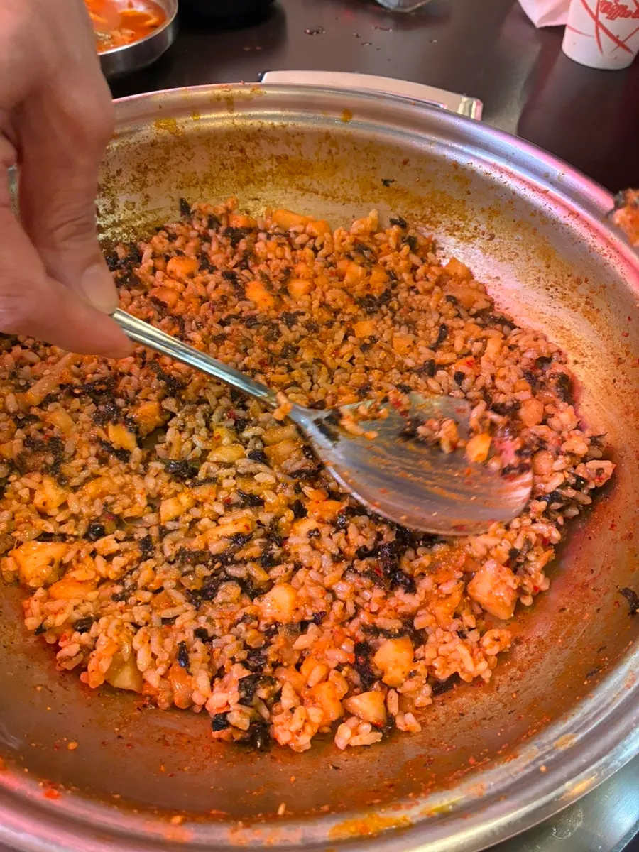 Kkakdugi fried rice with sesame oil