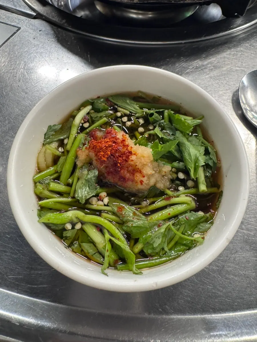 커팅 전 익어가는 곱창 구이