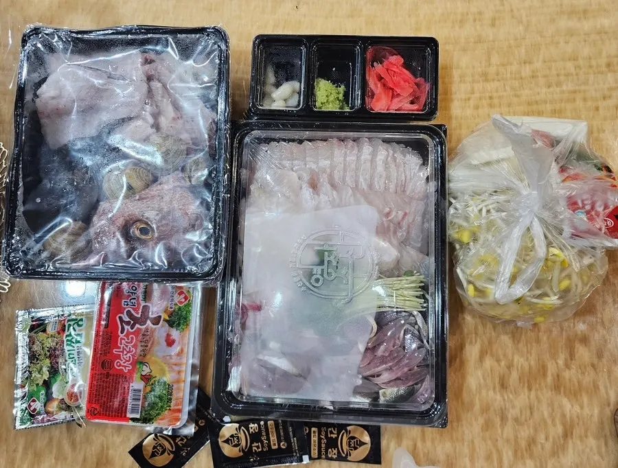 Jeongwangchamhoe platter with gizzard shad, large flounder, and red seabream