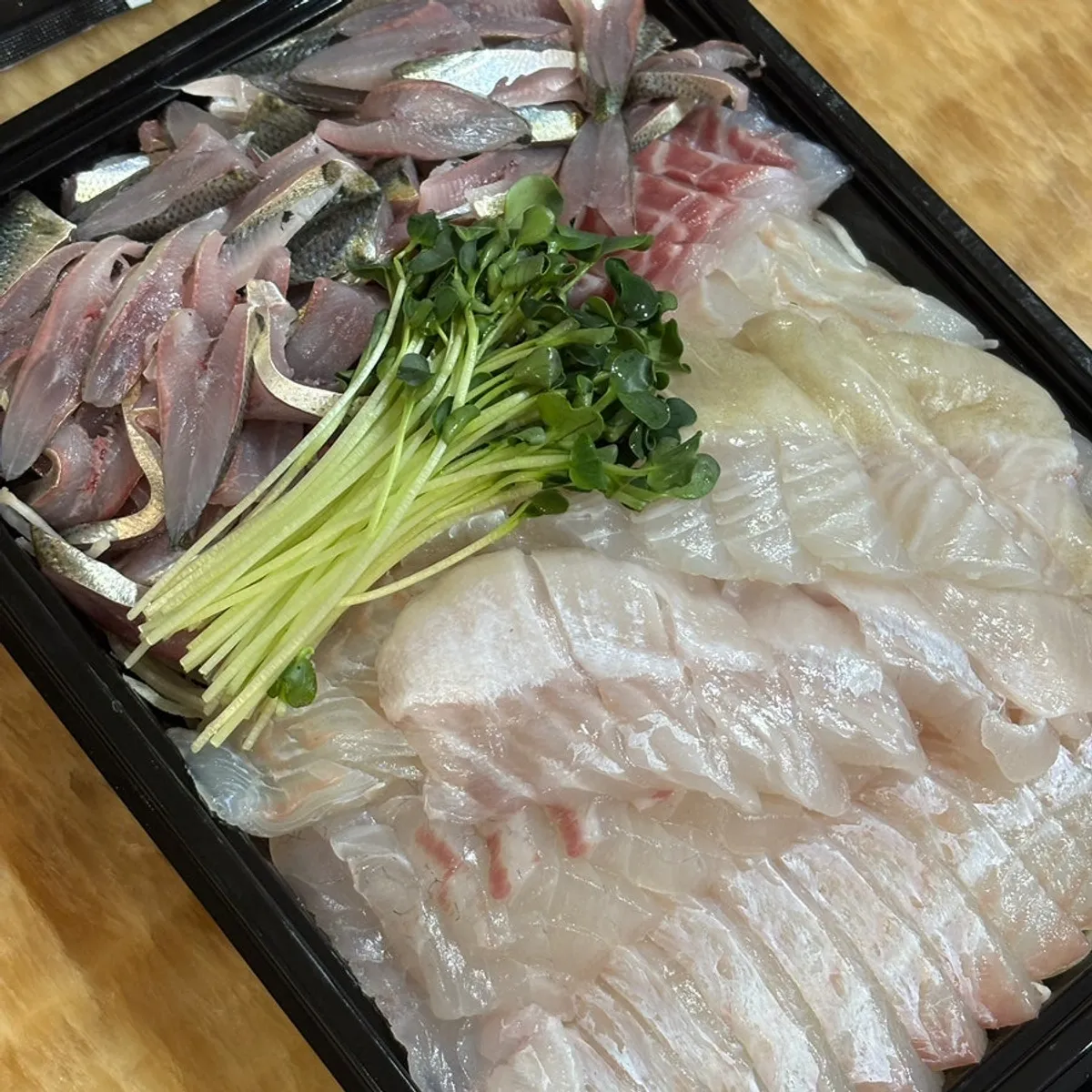 Assorted sashimi platter with gizzard shad